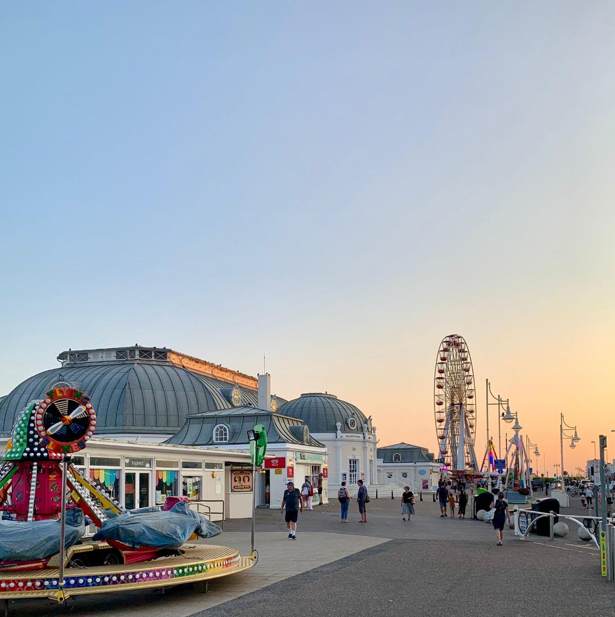 Birdsong & Pine: Parking & Garden Leilighet Worthing Eksteriør bilde